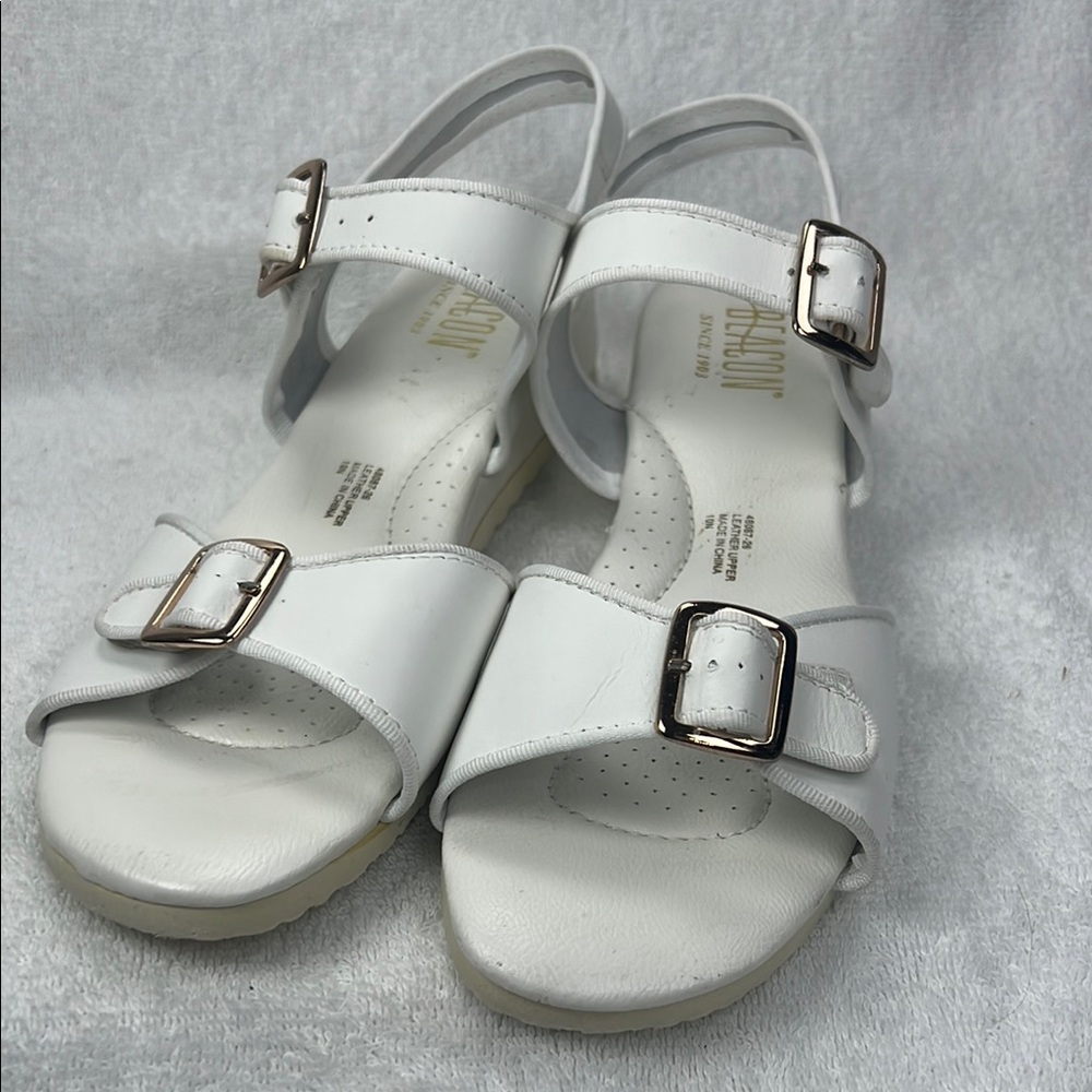 Beacon, white leather upper size 10 narrow sandal